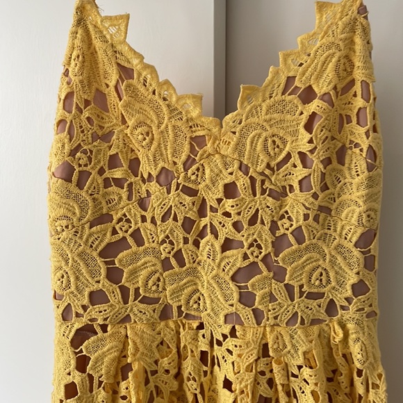 Yellow lace H&M midi dress. Size 4 - Picture 4 of 7